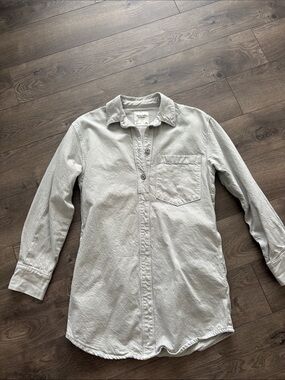 Abercrombie & Fitch Light Gray Women's Casual Button-Down Shirt